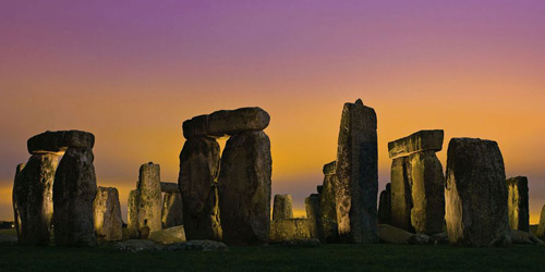 Перейти на Stonehenge at Twilight, England